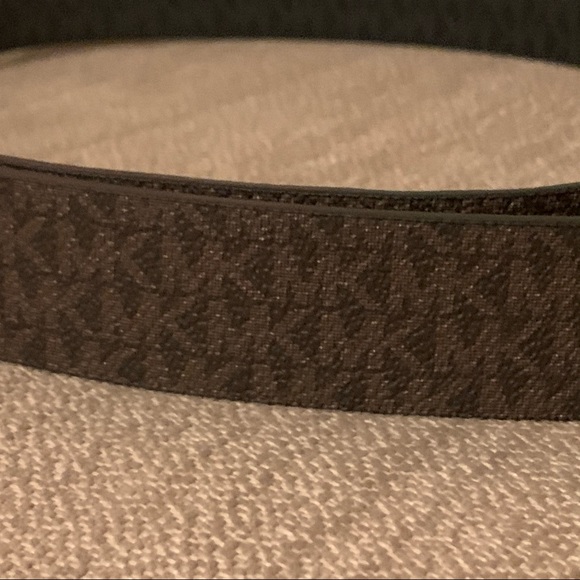 Authentic Michael Kors Reversible Belt - Picture 5 of 10
